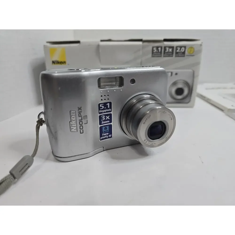 Nikon Coolpix L3 5.1MP Digital Camera Compact 2gb Sd Card Silver Works & Box